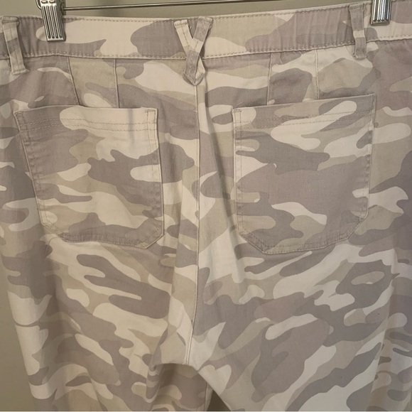 DEMOCRACY “Ab” Technology Camo Stretch Joggers Jeans Denim Size 10 - Picture 6 of 12